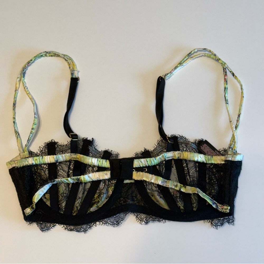 VS Designer Collection Fantasy Island Bra Set - Picture 3 of 9